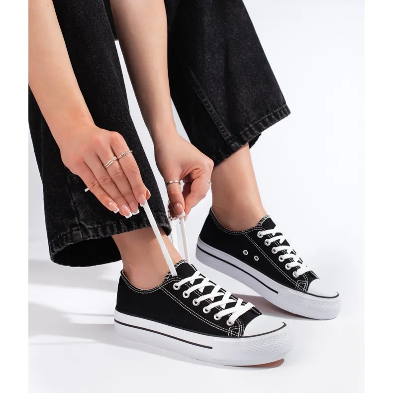 Classic women's black sneakers