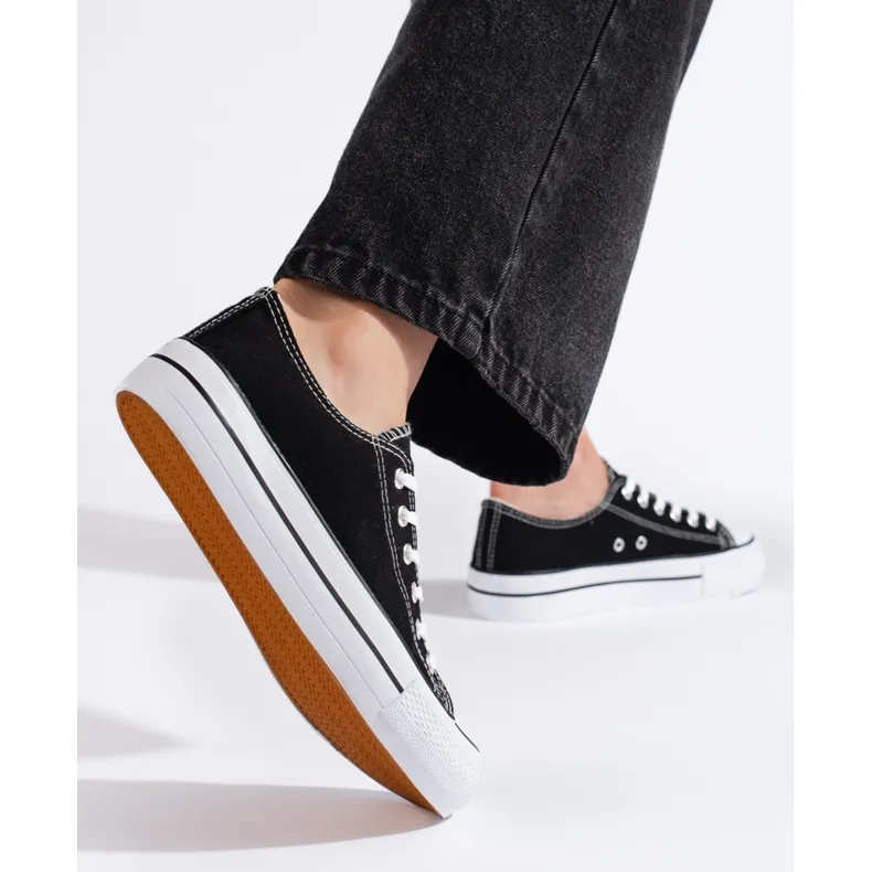 Classic women's black sneakers