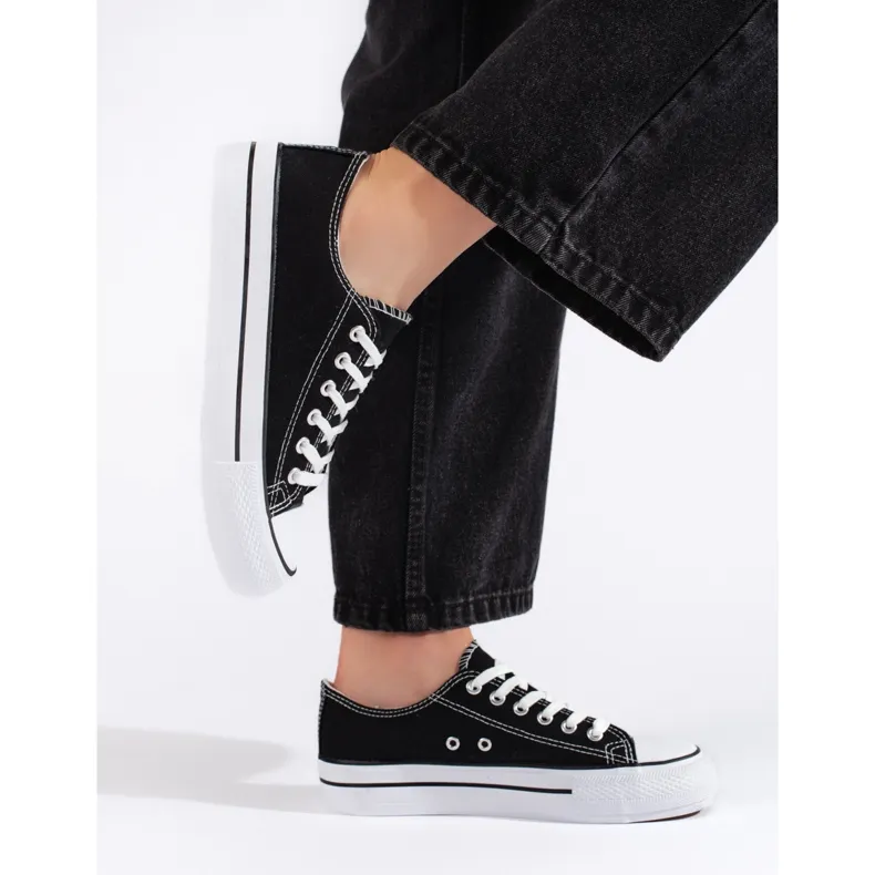 Classic women's black sneakers