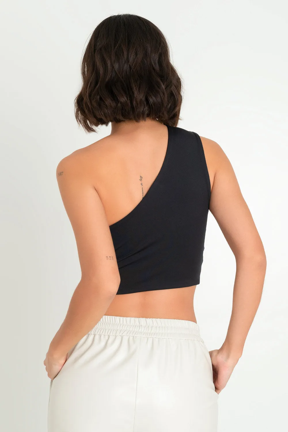 Crop top asimétrico un hombro cut out