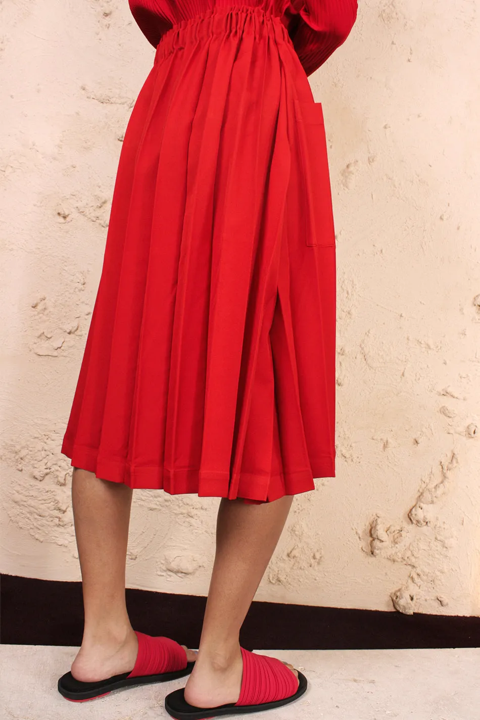 Wide Pleats Skirt Red